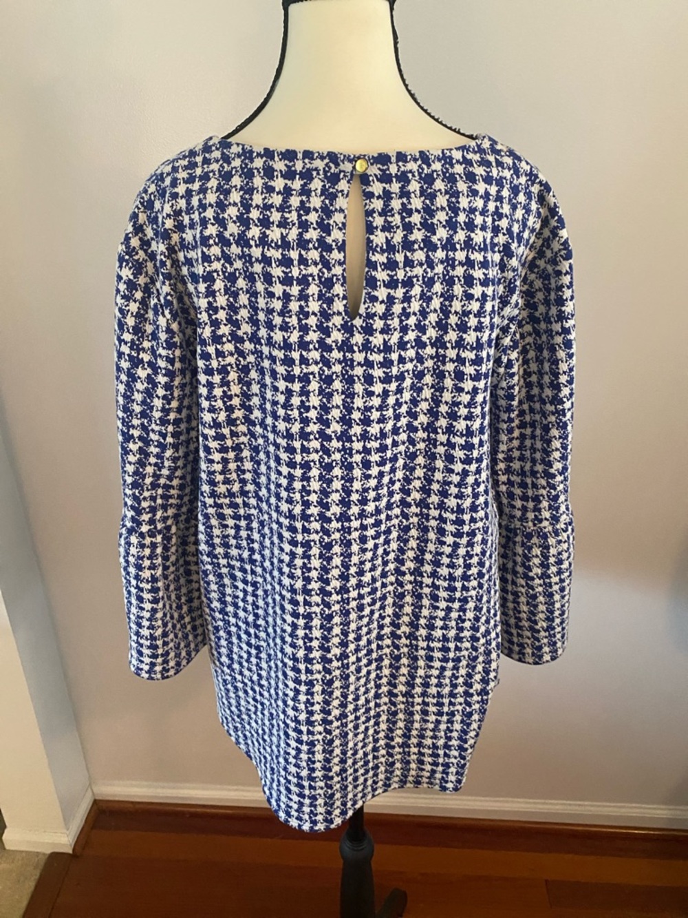 Tyler Boe XL bell sleeve top blue and white - Picture 4 of 6